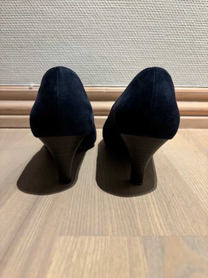 Pumps, str. 39, Tamaris