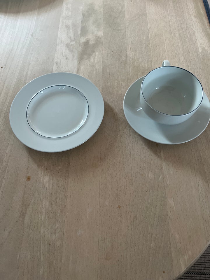 Fajance Te og kaffekopper dybe og