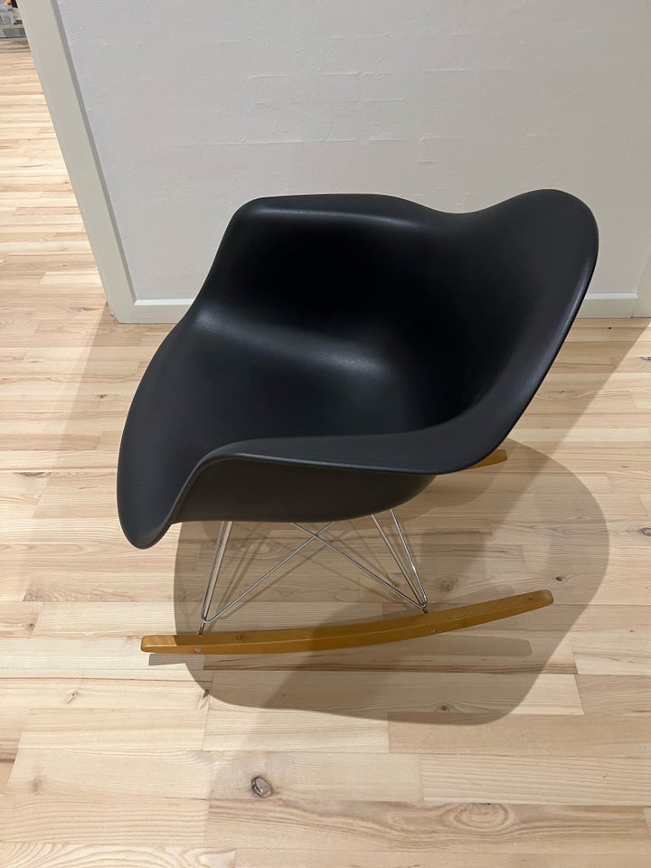 Eames, Gyngestol