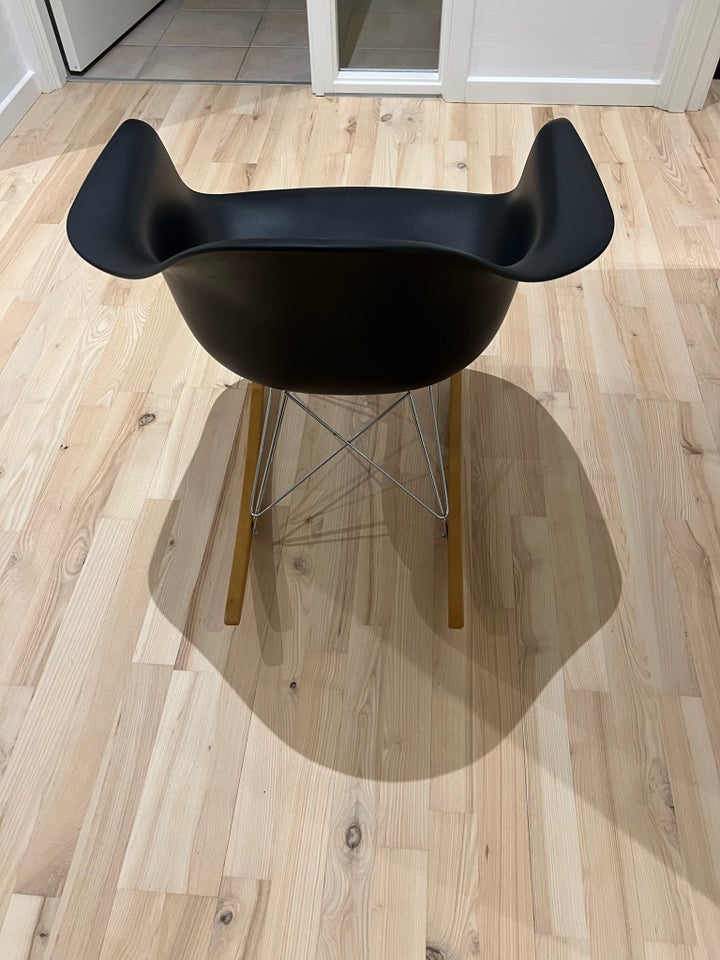 Eames, Gyngestol