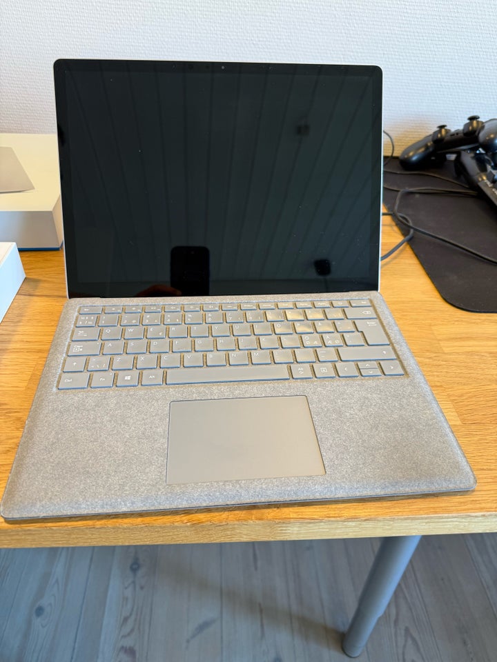 Microsoft Surface Laptop, i5-7300