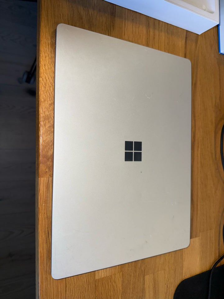 Microsoft Surface Laptop, i5-7300