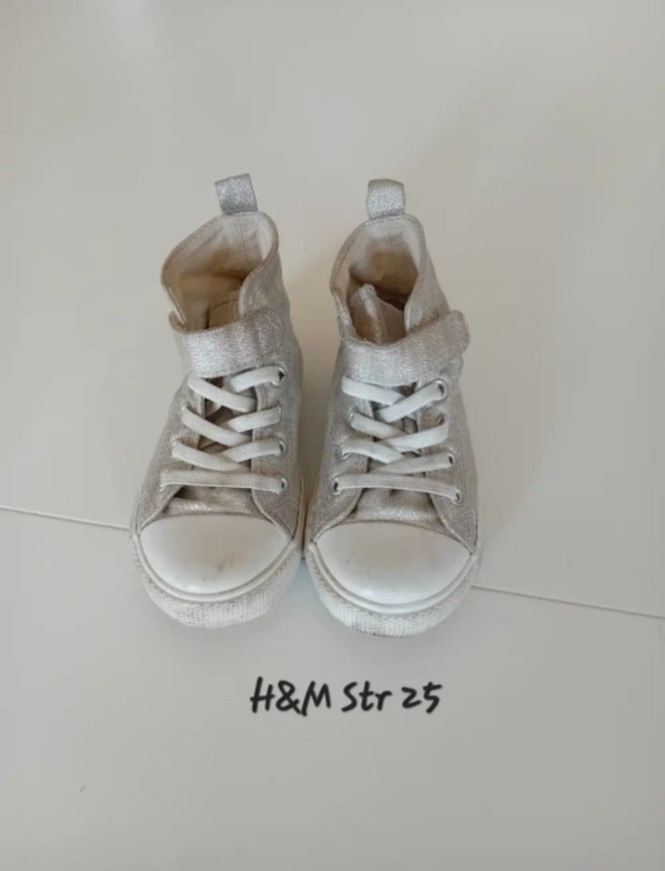 Sneakers, str. 25, HM