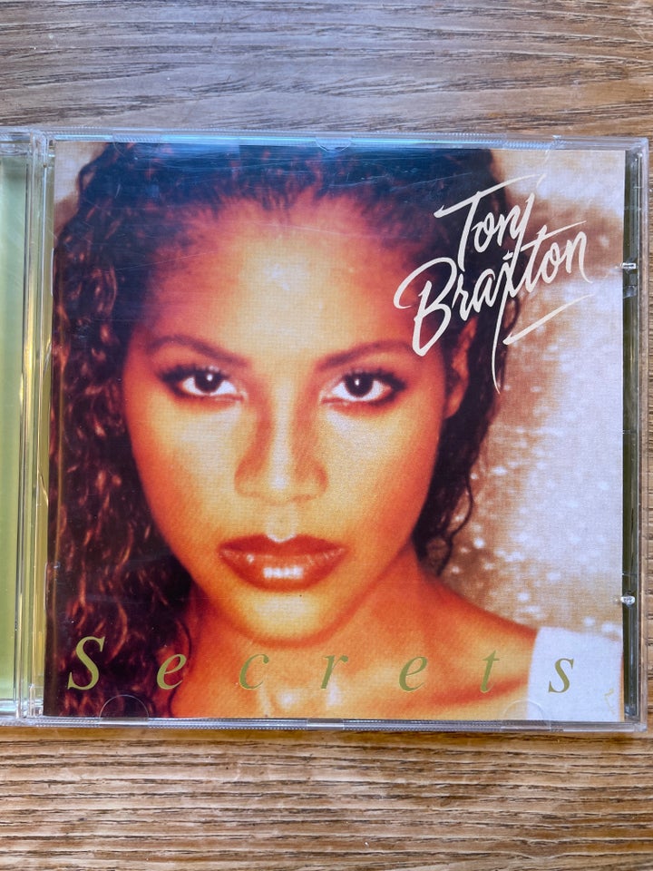 Toni Braxton: Secrets, pop