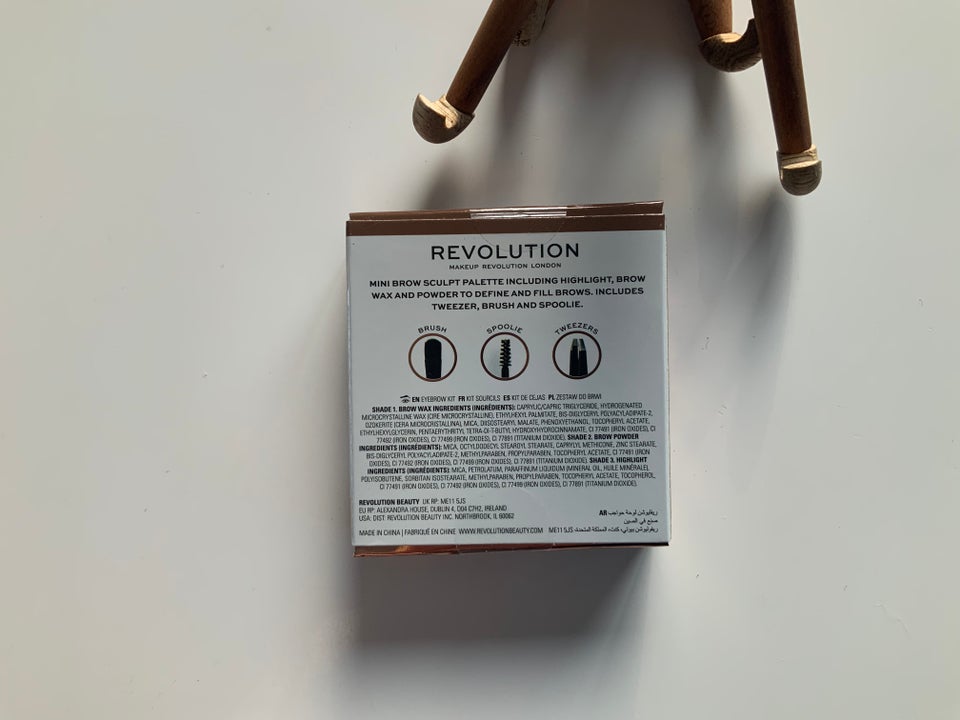 Makeup, Revolution