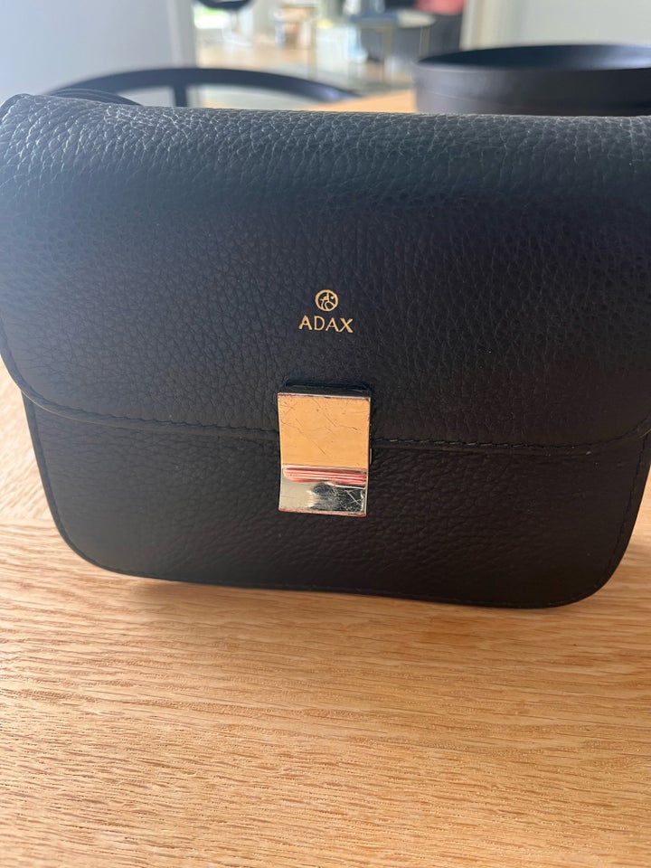 Crossbody, Adax