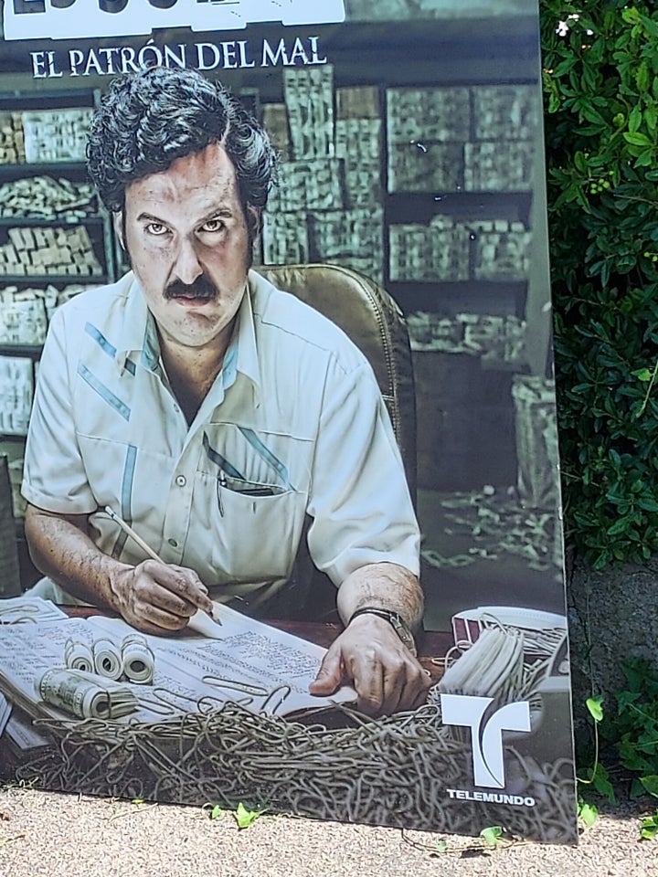 Planche, motiv: PABLO ESCOBAR', b: