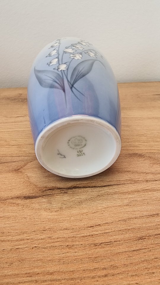 Vase med liljekonval, Bing 