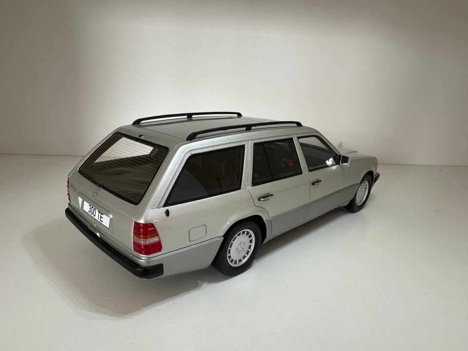 Modelbil, Bos Mercedes 300te s124 ,