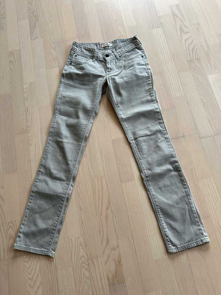 Jeans, Levis, str. 28