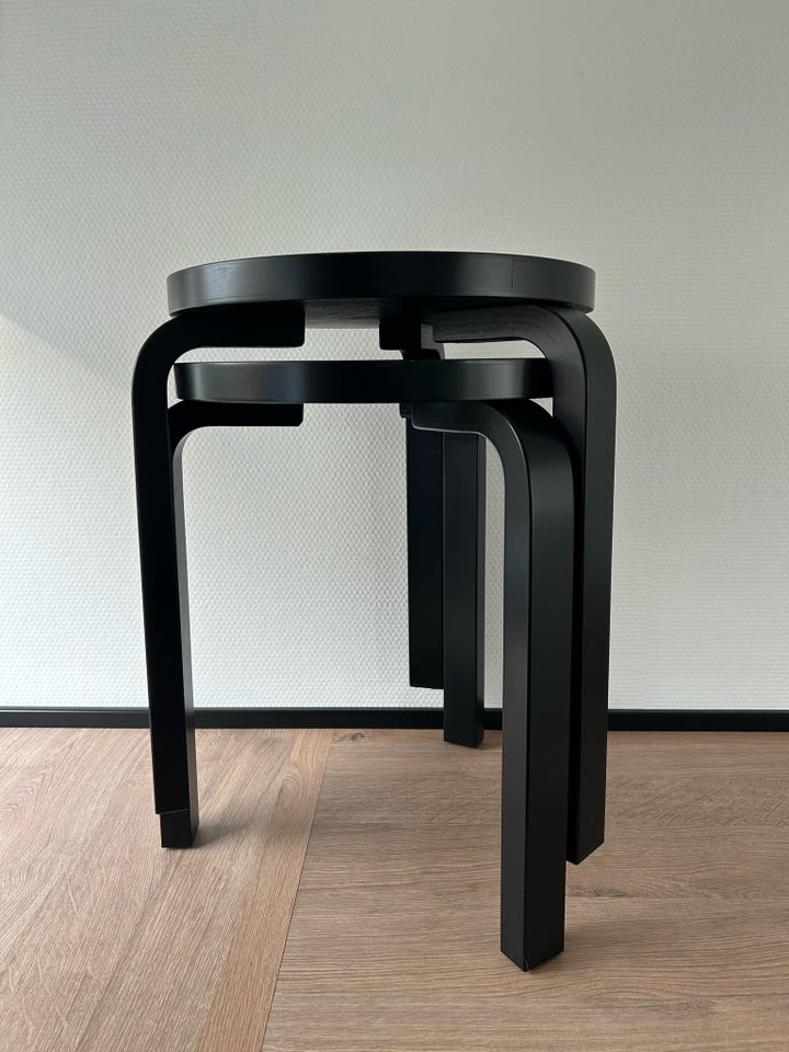 Alvar Aalto, Artek stool 60,