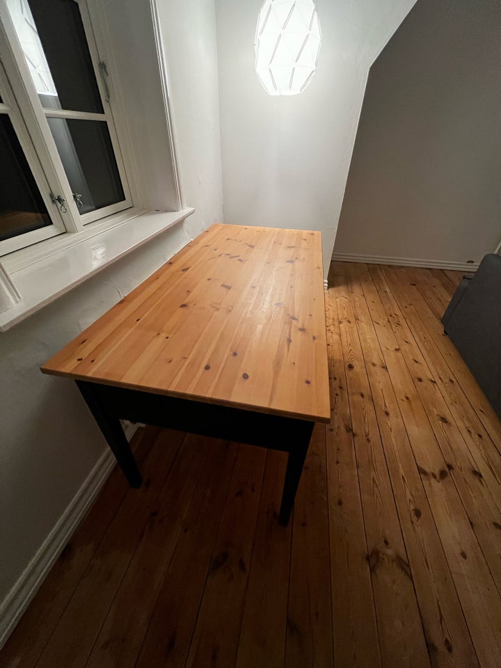 Skrivebord, Ikea, b: 140 d: 70 h: 74