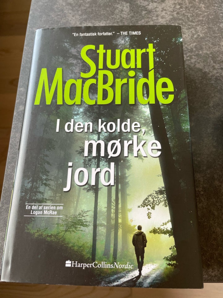 I den kolde mørke jord, Stuart