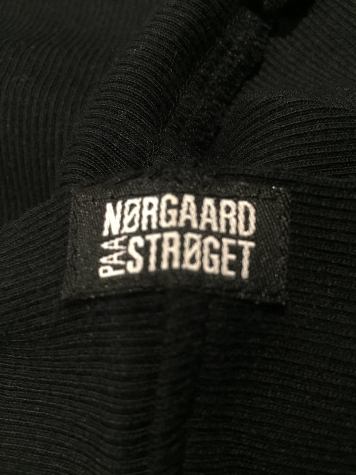 Tørklæde, “NØRGAARD PAA STRØGET",