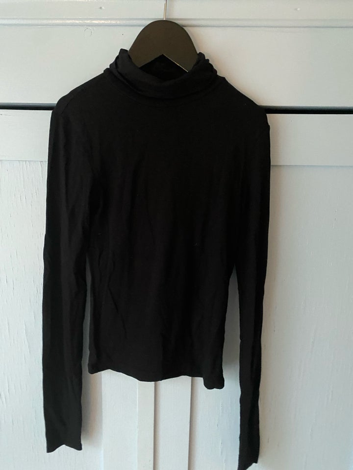 T-shirt, Sort turtleneck t-shirt,