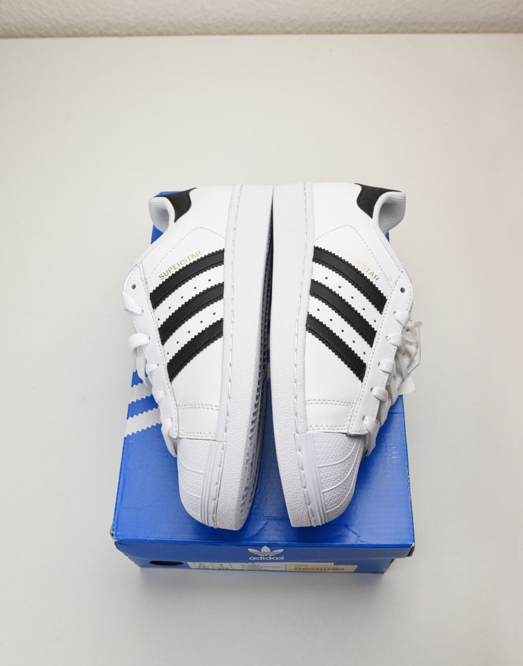 Sneakers, str. 36,5, Adidas