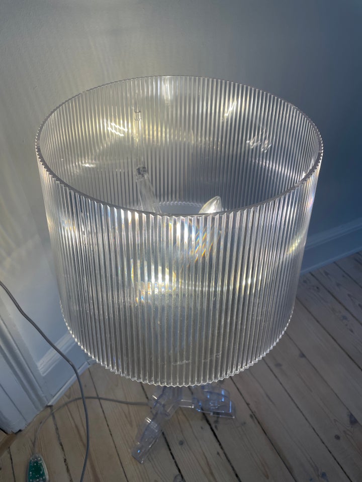 Anden lampe, Kartell