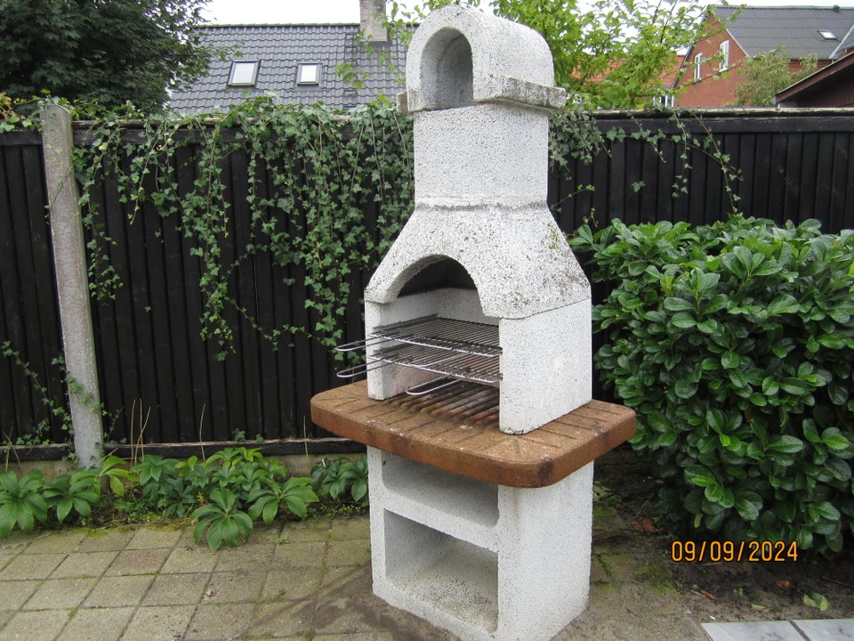 Anden grill, (6) Skulptur /