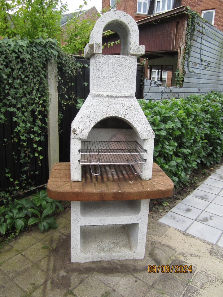 Anden grill, (6) Skulptur /