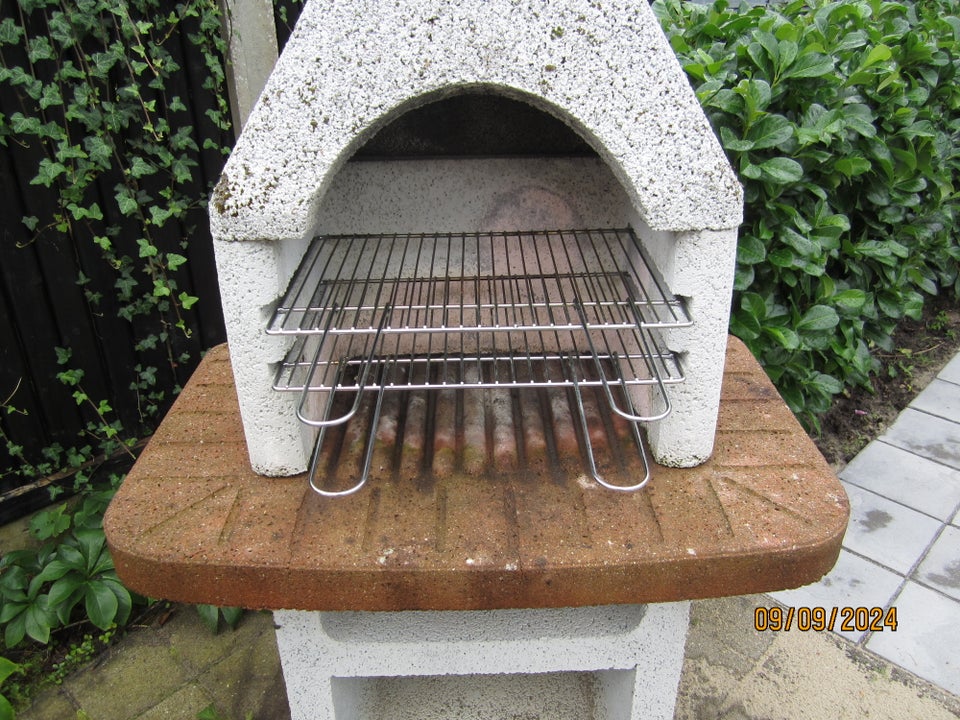 Anden grill, (6) Skulptur /