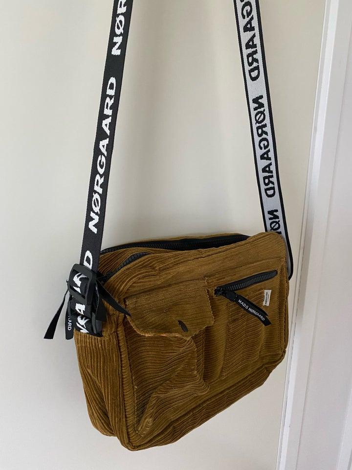 Crossbody, Mads Nørgaarf