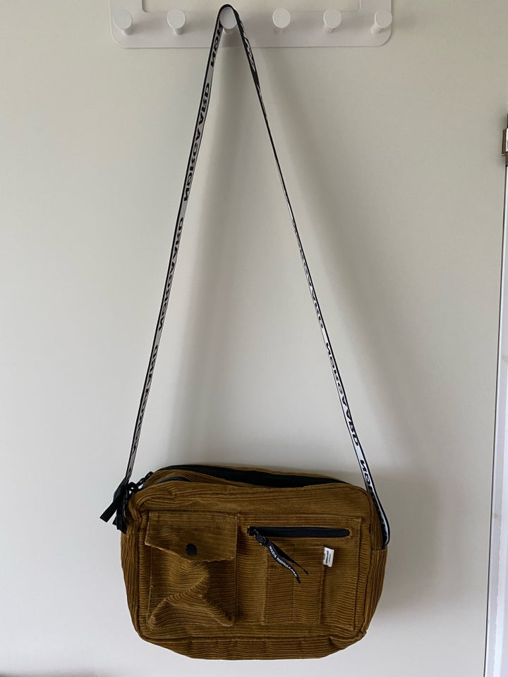 Crossbody, Mads Nørgaarf