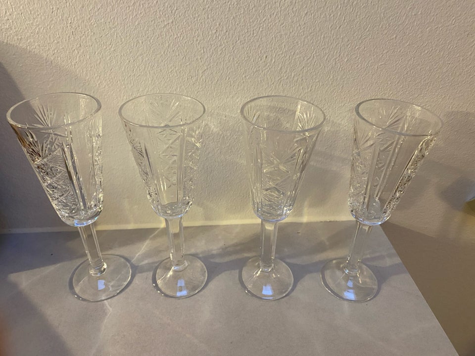 Glas, Snapseglas 4 stk i alt 25 kr