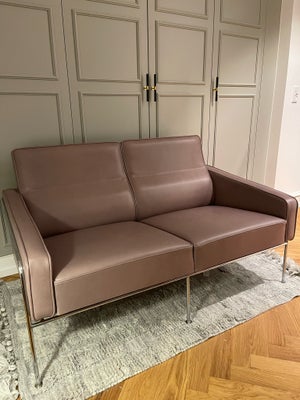 Arne Jacobsen 3302 Sofa Its koral