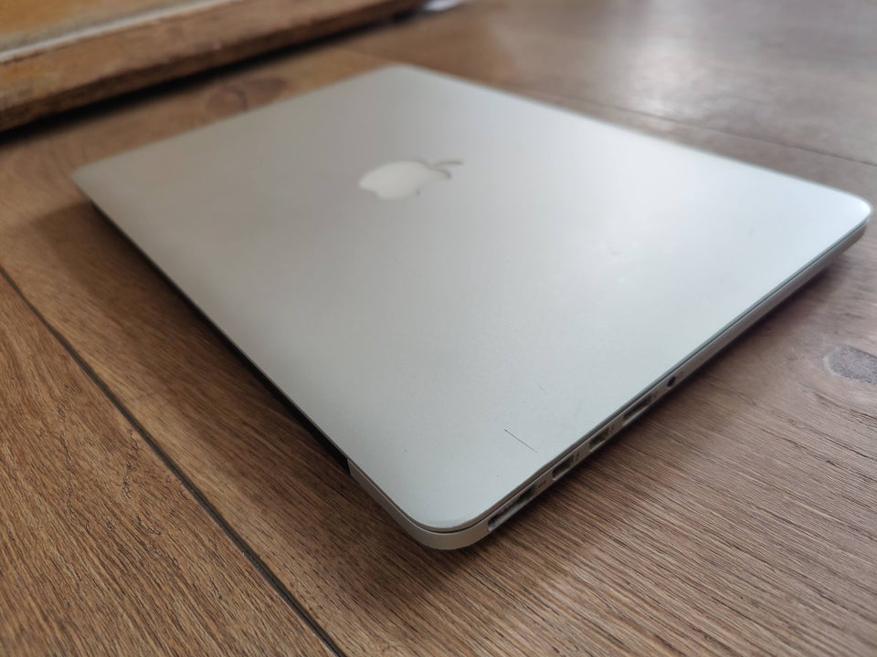 MacBook Pro 13" i5 // NYT BATTERI