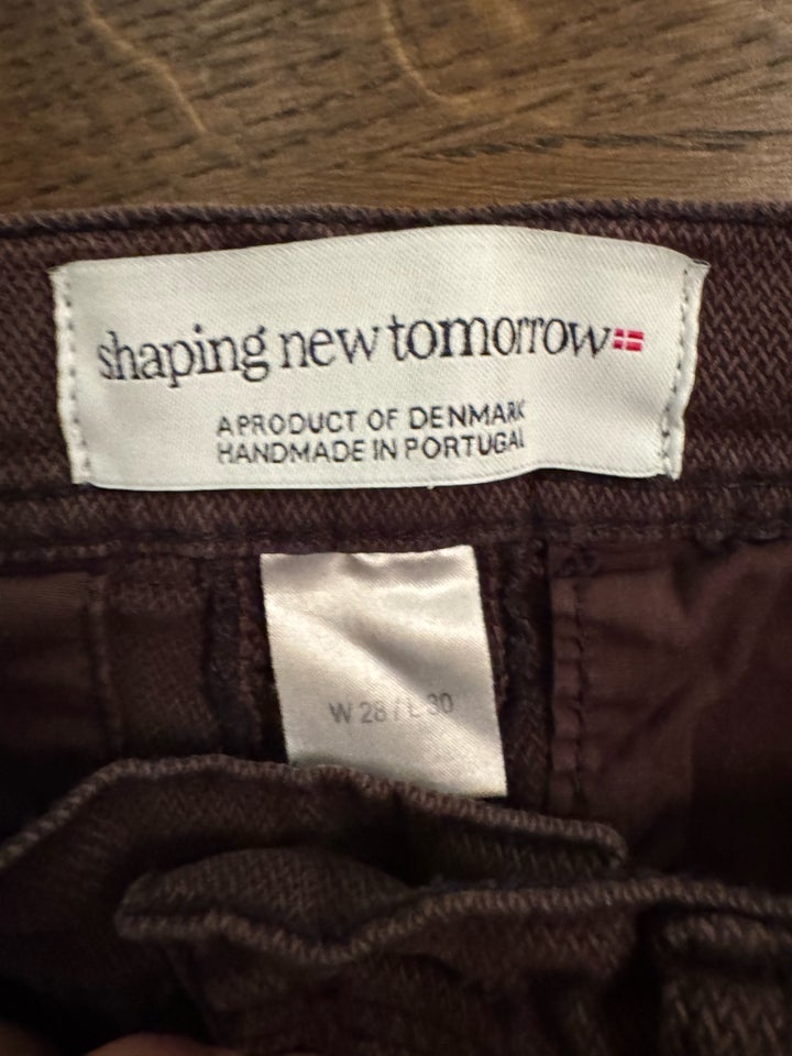 Jeans, Shaping New tomorrow, str.