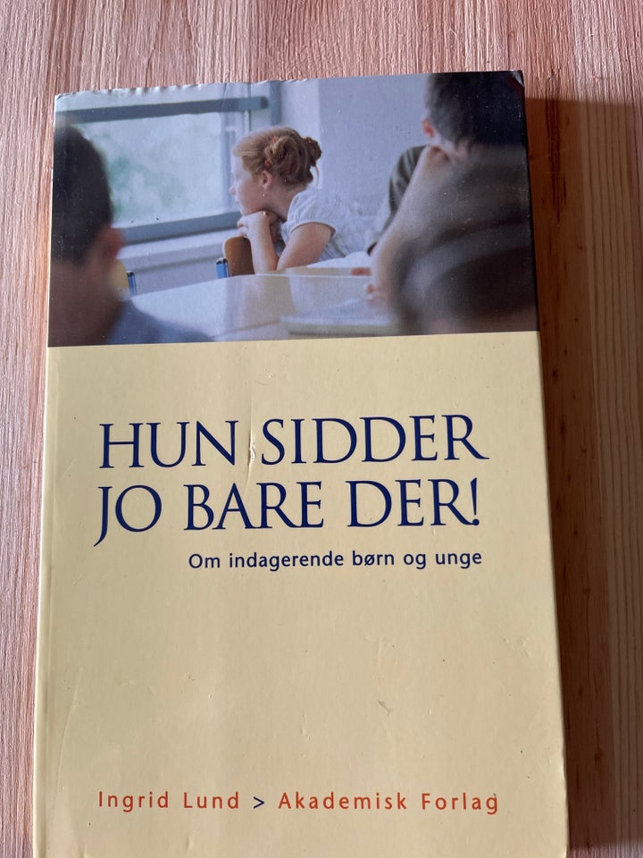 Hun sidder jo bare der, Ingrid Lund ,