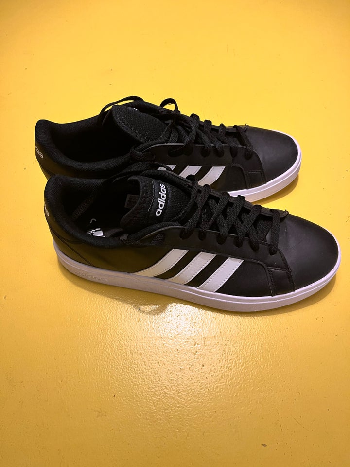 Sneakers, Adidas, str. 44