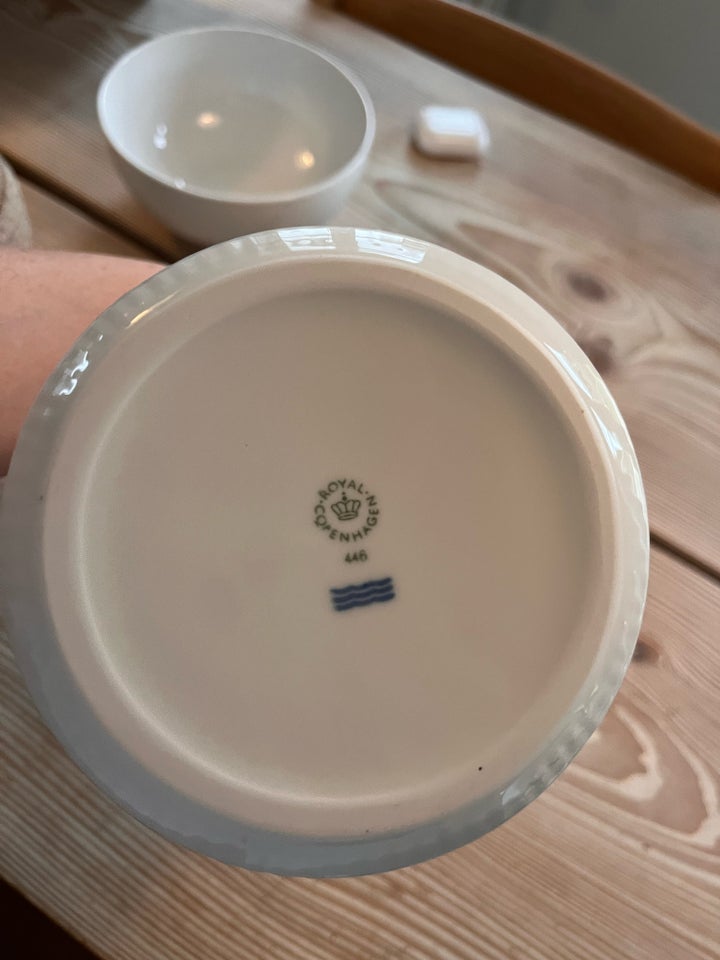 Porcelæn, Hvid riflet kande 1,5 l ,