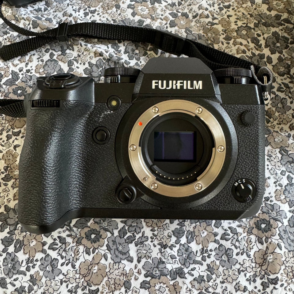 kamera og objektiv Fuji X-H1 og XF