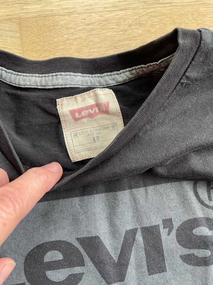 T-shirt, ., Levis