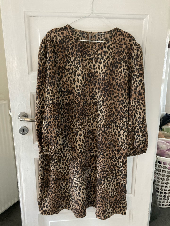 Blusekjole, Leopard, str. XL