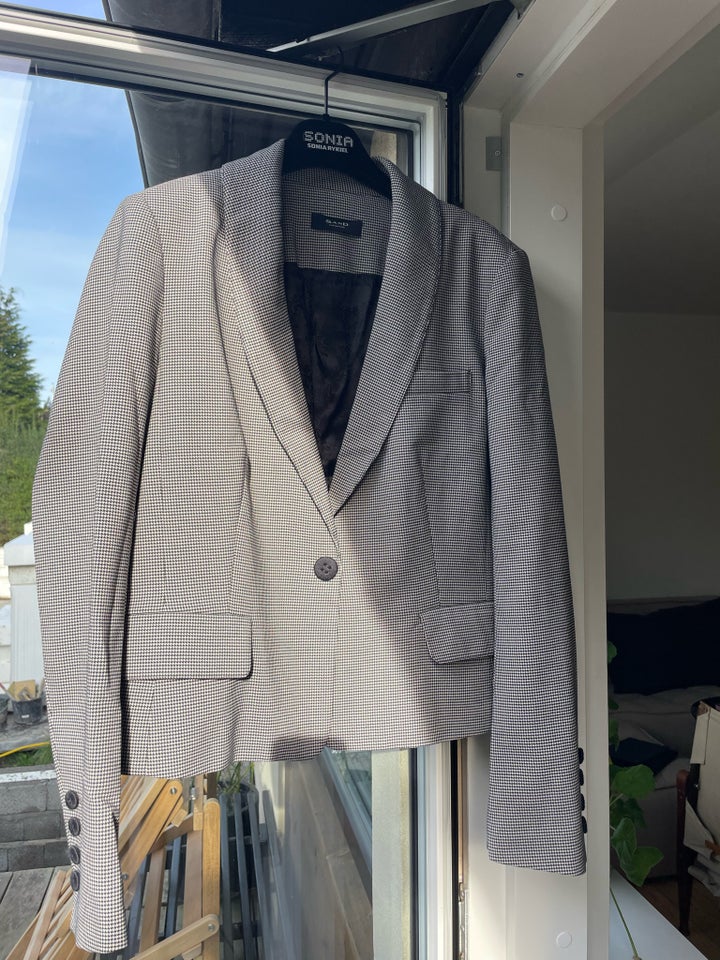 Blazer, str. 42, Sand