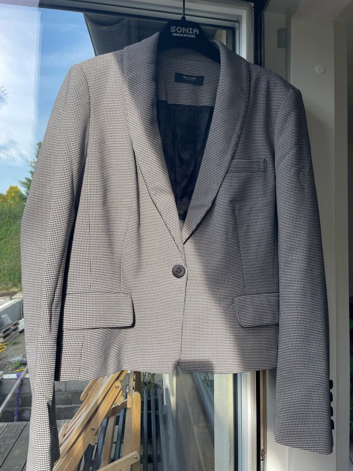 Blazer, str. 42, Sand