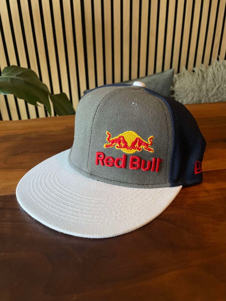 Kasket, Red Bull og New Era, str. 7