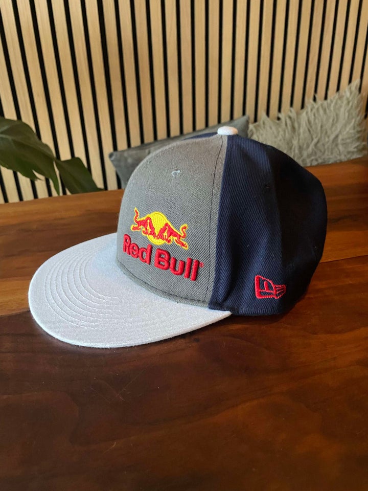 Kasket, Red Bull og New Era, str. 7