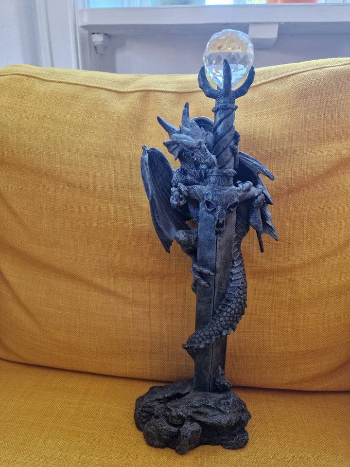 Dragon candle holder