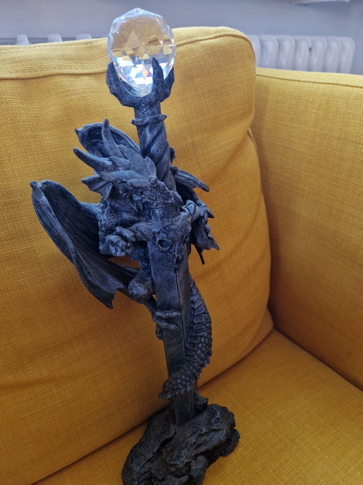 Dragon candle holder