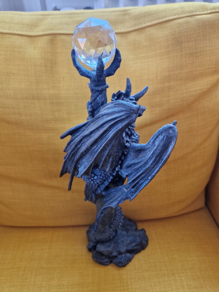 Dragon candle holder