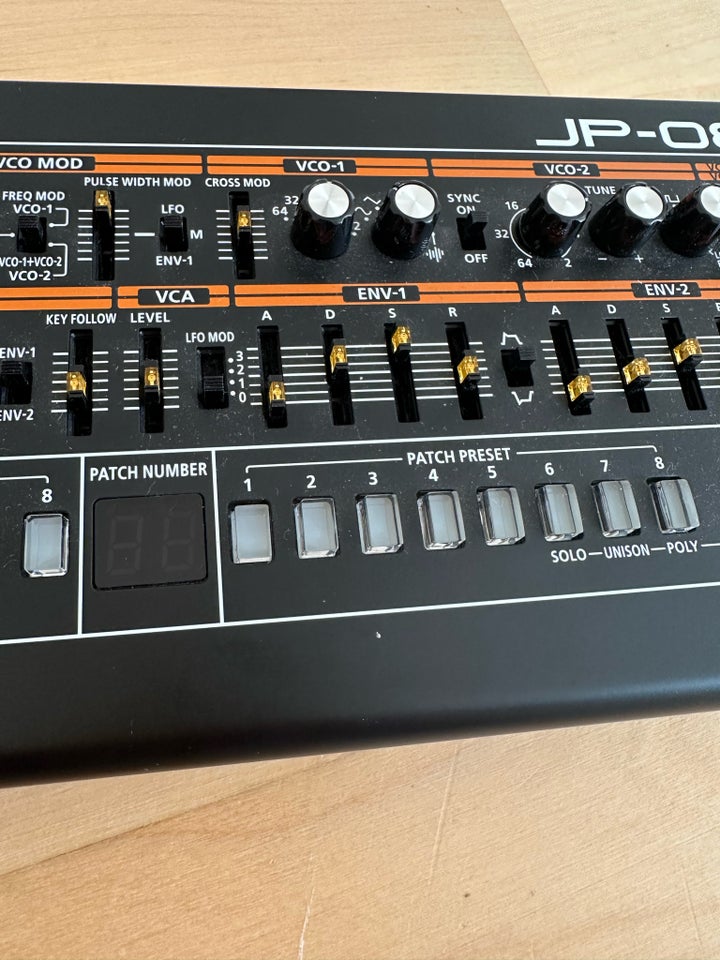 Synthesizer, Roland JP-08