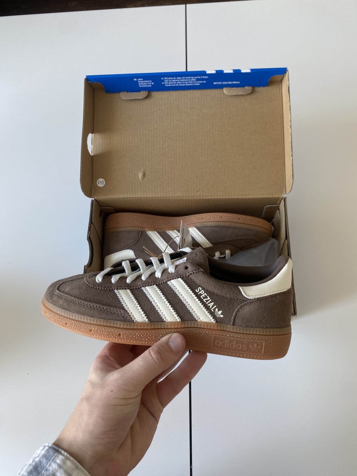 Sneakers, Adidas, str. 45