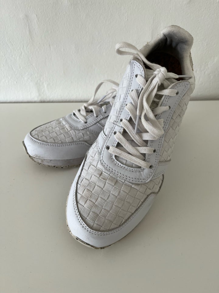 Sneakers str 40 Woden