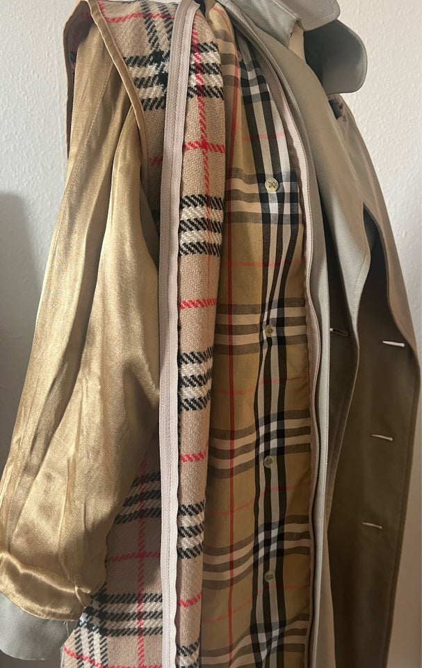 Cottoncoat, str. 44, Burberry