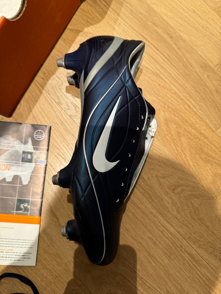 Fodboldstøvler, Nike mercurial