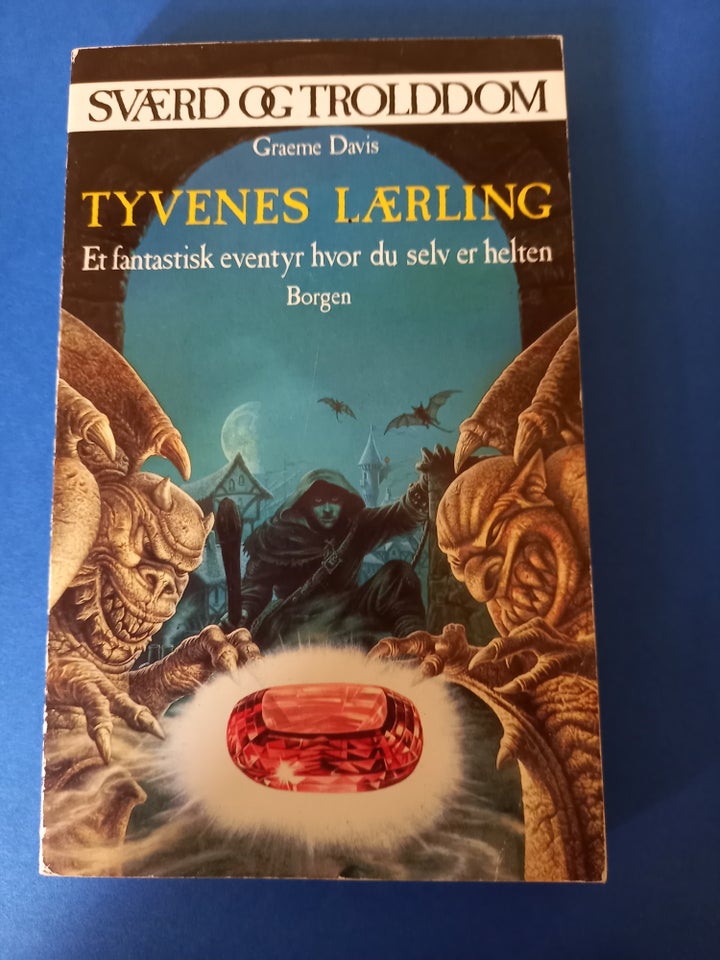 Tyvenes Lærling, Graeme Davis,