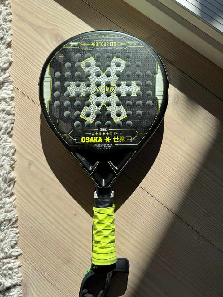 Padel bat, Osaka